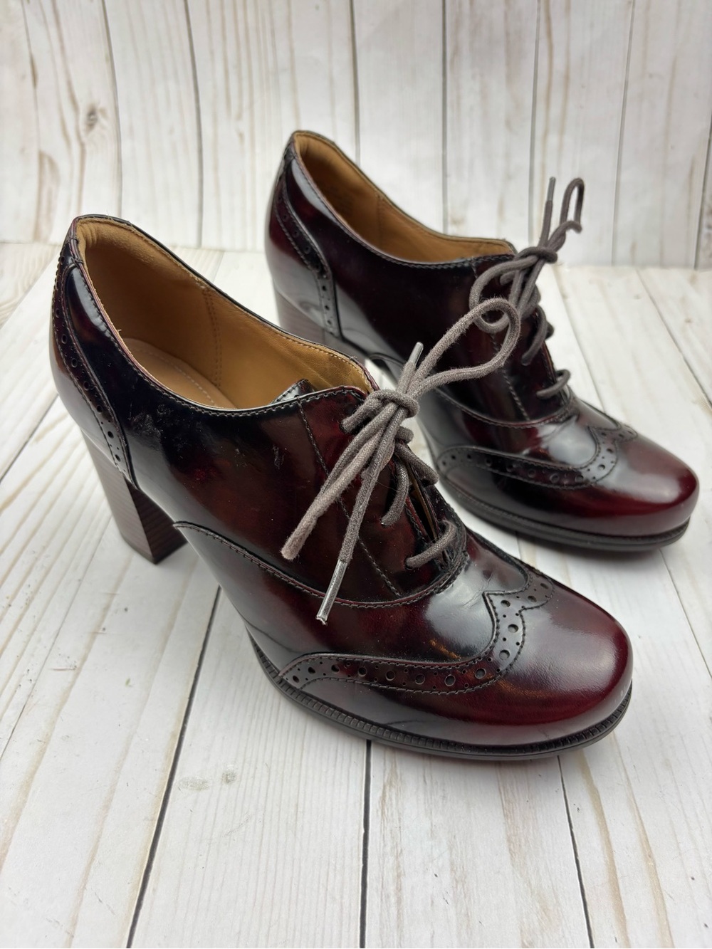 Clarks Artisan Burgundy Leather Wingtip Oxford Heel size